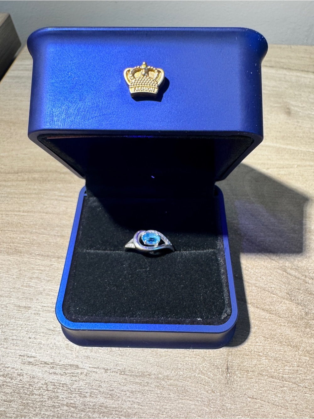 White gold Ring with Aquamarine Gemstone